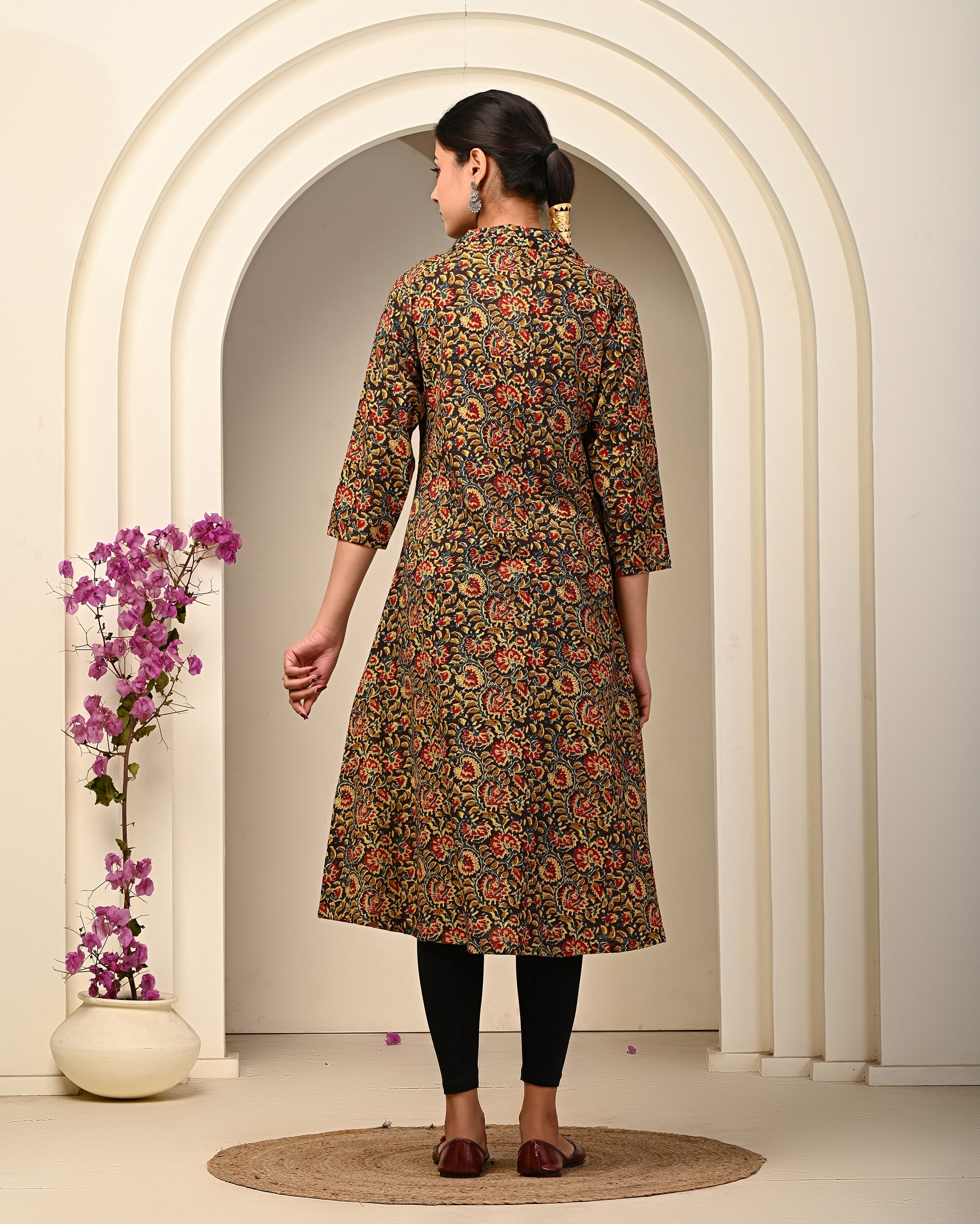 back view of women’s cotton Jaipuri kurta shrug set