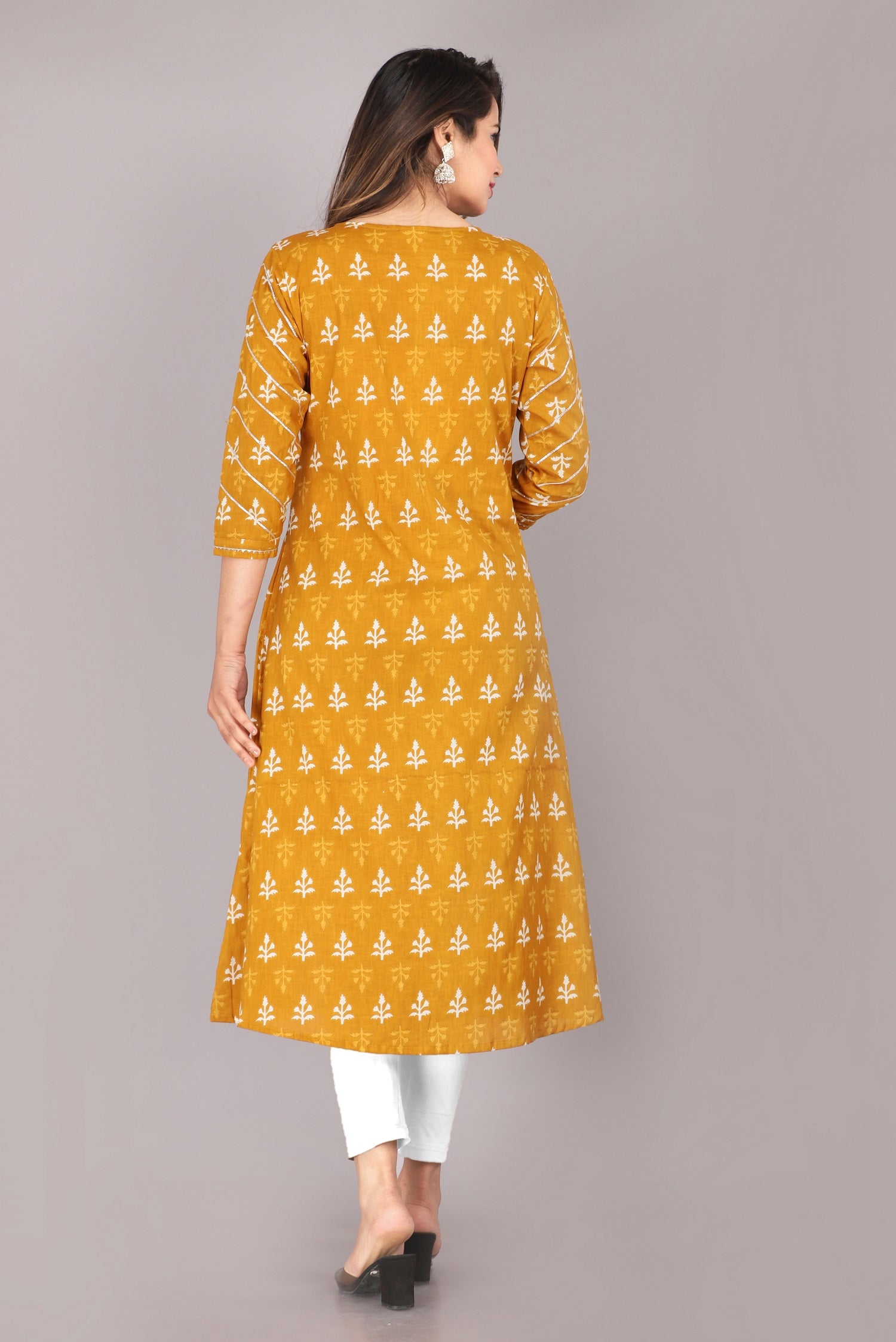 back view of women’s cotton Jaipuri printed kurti