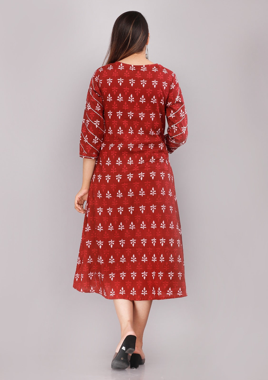 back view of women’s cotton Jaipuri printed kurti